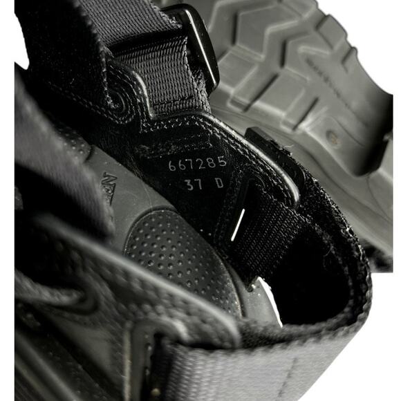 Alexander McQueen Tread Flat Sandals Size 37 Black - NWT - Picture 7 of 8